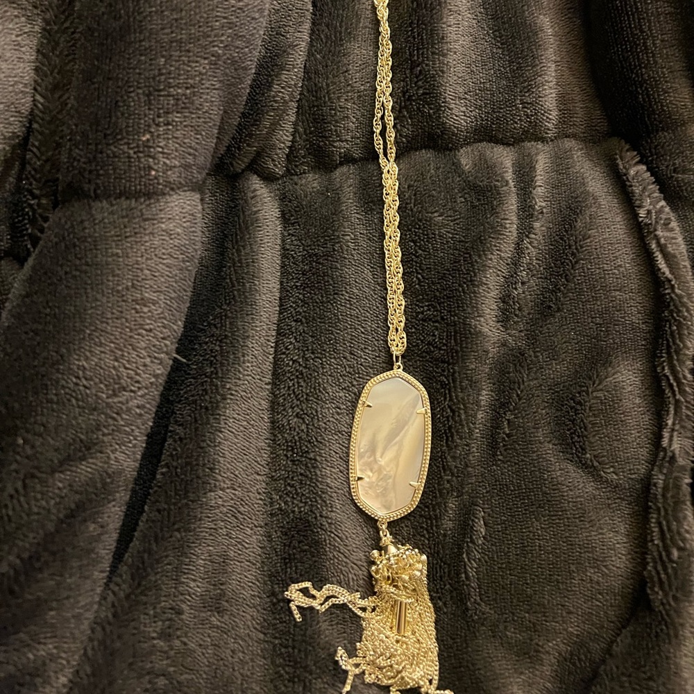 Kendra Scott necklace